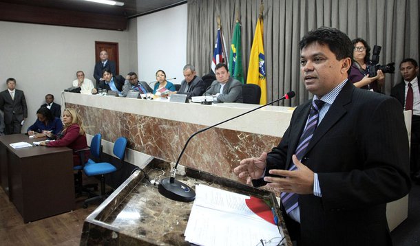 O Secretário Estadual de Assuntos Políticos e Federativos, Márcio Jerry, comentou sobre a insistência do deputado Adriano Sarney (PV) em pedir intervenção federal no Estado: "Intervenção foi necessária quando decapitaram presos, incendiaram inocentes e deixaram aumentar vertiginosamente os homicídios", afirmou Jerry, por meio das redes sociais; de acordo com o dirigente, os Sarney pedem intervenção para "aumentar os ataques ao governo, à Polícia e a quem ousa combater crime”