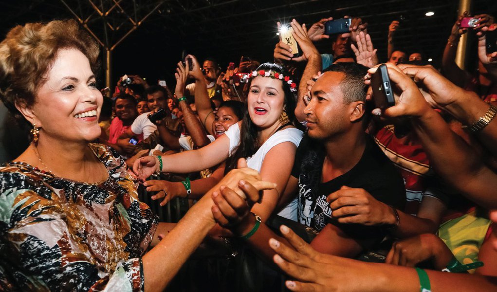 Jornalista Fernando Brito, do Tijolaço, afirma que as medidas de ajuste fiscal não estão surtindo na economia o efeito desejado pelo governo por falta de "legitimidade política"; "Não há nada de errado, pelos manuais, no que faz o Dr. Joaquim Levy. E há muito de errado no que fez, antes e agora, o Governo Dilma na política", disse; "A confiança, parece uma obviedade dizer isso, tem de ser recuperada entre aqueles que apoiaram Dilma e que estão atônitos com sua passividade diante dos fatos econômicos e políticos"