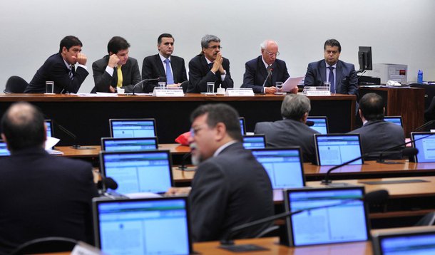 Todos eles são executivos ou funcionários de empreiteiras acusadas de formação de cartel e pagamento de propina para diretores da estatal ou partidos políticos