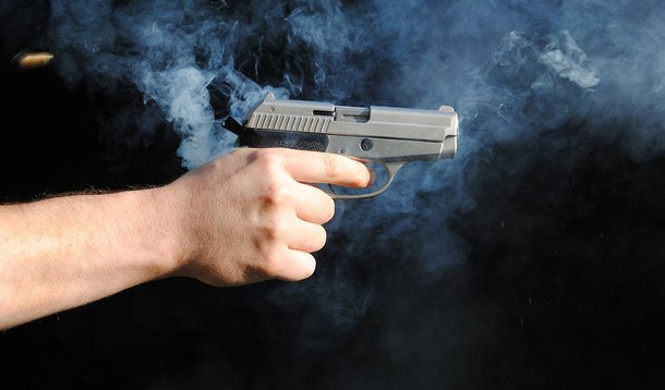 O chefe do tráfico local teria dado ordens para matar todos os policiais que vivem na região; o caso será investigado pela Divisão de Homicídios de Niterói