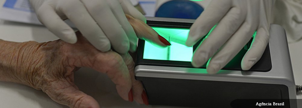 No próximo sábado (19), 31 postos de atendimento da Justiça Eleitoral no DF estarão abertos, das 8h às 14h, para o recadastramento biométrico; para se recadastrar, o eleitor deve levar um documento oficial de identidade e um comprovante de residência, todos originais