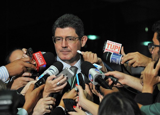 Estarreço-me ver companheiros de uma vida toda de militância antiliberal exporem-se na defesa de tudo aquilo que abominamos e combatemos