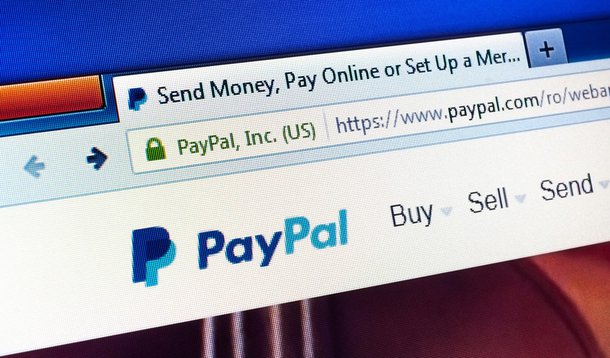 A ação da PayPal chegou a disparar 11 por cento em sua reestréia na Nasdaq nesta segunda-feira, avaliando a companhia de pagamentos eletrônicos em cerca de 52 bilhões de dólares; "A PayPal é o gorila entre as provedoras de pagamento digital independentes, com mais de 160 milhões de contas ativas, escala global e reconhecimento da marca," disseram analistas do JP Morgan
