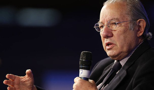 Segundo o presidente do Conselho de Comércio Exterior da Fiesp, Rubens Barbosa, diz que país deveria rever estratégia com vistas à abertura de novos mercados, não só entre os países em desenvolvimento, mas também nos países desenvolvidos: “A prioridade no âmbito da OMC, do Mercosul e da América do Sul não serve mais ao Brasil”