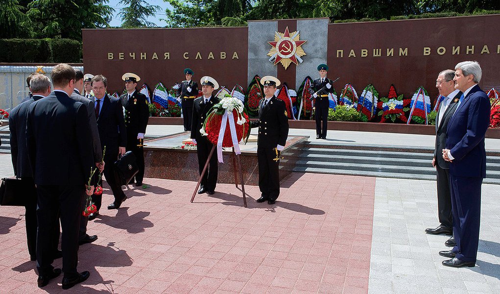 Com as relações entre Rússia e Estados Unidos em seu pior nível desde a Guerra Fria, a viagem de secretário de Estado norte-americano, John Kerry para discutir questões que incluem as conversas sobre o programa nuclear do Irã, o Iêmen e a Líbia parece ser apenas para manter contato