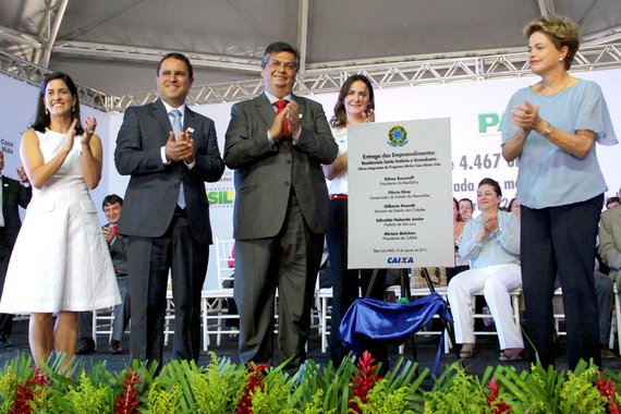 Aliado histórico do PT, o governador do Maranhão, Flávio Dino (PC do B), afirmou que eventos em seu estado mostraram que a presidente Dilma conta com uma "reserva de confiança"; de acordo com ele, as forças populares da esquerda progressista começam a se reaglutinar; "Essa semana deve sublinhar uma reconstrução da base social dos 30% da sociedade que são da esquerda progressista e que estavam chateados com o Levy (ministro da Fazenda), por exemplo. A tendência é que isso se reaglutine, o que não significa recompor imediatamente a popularidade dela", acrescentou