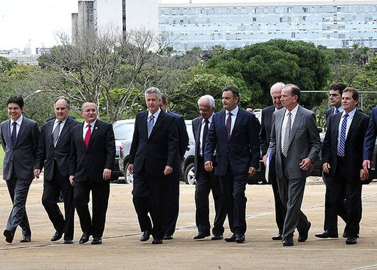 Os 51 milhões que rejeitaram o projeto petista têm o direito, e nós, parlamentares de oposição, temos o dever de defender um outro caminho para o nosso amado Brasil