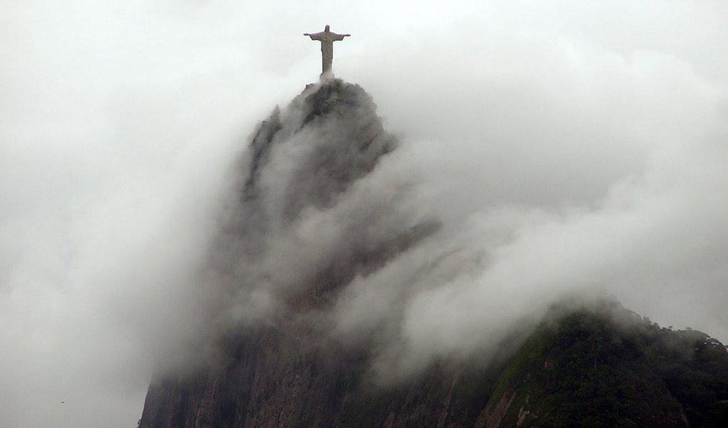 Houve registros de quedas de árvores e interrupção no fornecimento de energia devido as rajadas de vento; no Forte de Copacabana, zona sul da cidade, foram registradas rajadas de até 81 Km/h. Também houve chuva fraca em diversos pontos da cidade; segundo a Light, empresa que administra a distribuição de energia elétrica na cidade do Rio, as áreas mais afetadas foram os bairros da zona oeste, como Campo Grande e Santa Cruz, que tiveram o fornecimento restabelecido
