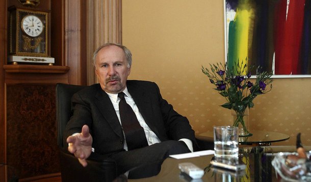 Membro do Conselho Diretor do BCE, Ewald Nowotny, diz que situação econômica na Europa começou a melhorar, mas ainda está longe do esperado; "Ao mesmo tempo as taxas de inflação estão claramente abaixo do nível de estabilidade de preços que definimos no BCE", disse