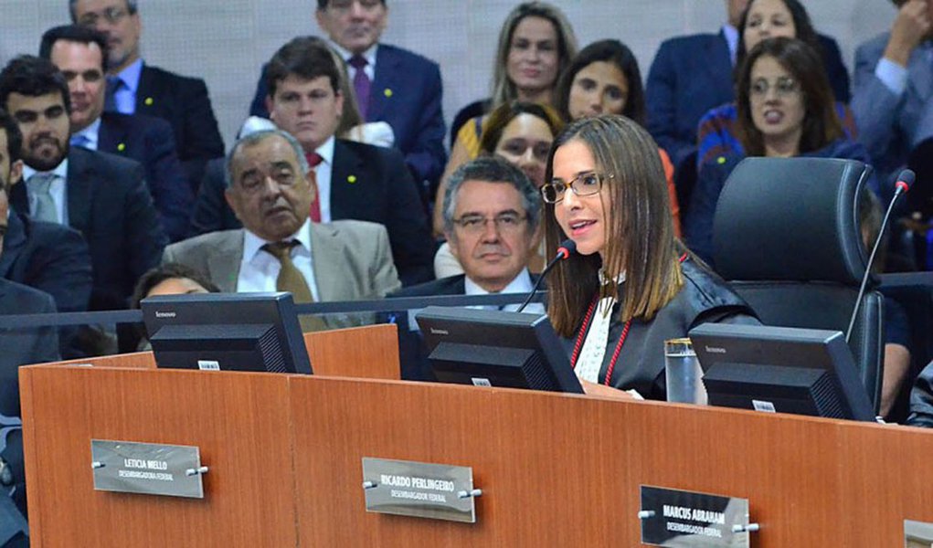 Aos 37 anos, Letícia Mello foi nomeada pela presidente Dilma Rousseff para o cargo de desembargadora do Tribunal Regional Federal da 2ª Região, para atuar na capital fluminense; concorrendo com candidatos mais experientes, meio jurídico insinua que ela só foi escolhida por ser filha do ministro do Supremo Tribunal Federal Marco Aurélio Mello  