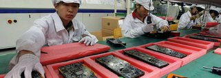O crescimento nas fábricas chinesas estagnou em novembro e a produção encolheu pela primeira vez em seis meses, reforçando as expectativas de que as autoridades vão tomar medidas mais agressivas de suporte à indústria, após inesperado corte na taxa de juro para impulsionar o crescimento