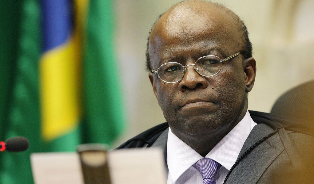 Colunista da Folha de S. Paulo diz que notoriedade do presidente do STF não decorre de virtudes, “deriva de atitudes atabalhoadas e ilegais, segundo juristas de diferentes matizes”