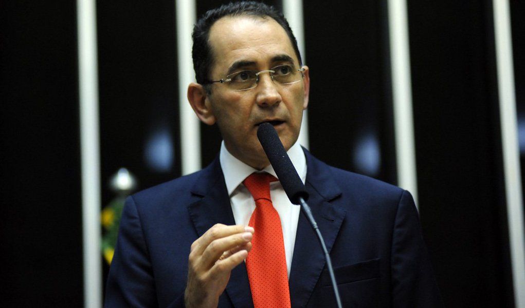 Caso obtenha resposta positiva, ex-deputado do PT condenado na Ação Penal 470 atuará como auxiliar jurídico em um escritório de advocacia de Brasília e receberá salário de R$ 1,5 mil; decisão cabe à Vara de Execuções Penais do Distrito Federal