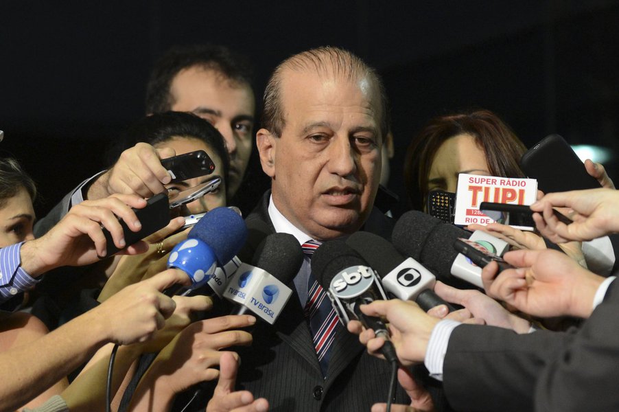 Declarações do ministro Augusto Nardes, que antecipou seu voto contrário às contas da presidente Dilma Rousseff no caso das chamadas 'pedaladas fiscais', abrem espaço para que a discussão seja levada ao Supremo Tribunal Federal; ministros do TCU são regidos pela Lei Orgânica da Magistratura e não podem antecipar julgamentos, falando fora dos autos; "muito difícil o governo conseguir explicar", disse Nardes; "eu poderia aprovar com ressalvas, mas me propus a rejeitar", também afirmou, antes do julgamento; questionar a inusitada ação do ministro do TCU no STF seria o "Plano B" do governo Dilma