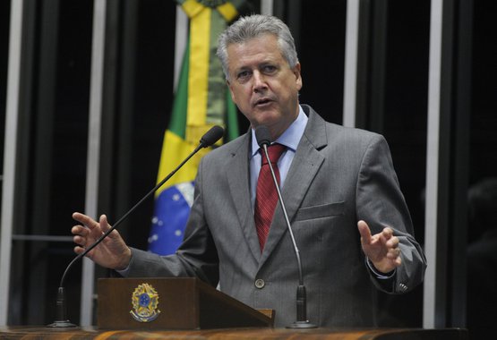 Senador e pré-candidato a governador pelo PSB cita dados do Sindicato das Empresas de Construção Civil do Distrito Federal e da Associação do Mercado Imobiliário do DF, segundo os quais o impacto burocrático representa algo da ordem de 12% do valor final do imóvel para o proprietário