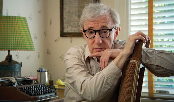 Em 1993, um promotor decidiu não indiciar o diretor de cinema, que negou as acusações de abuso sexual contra sua filha adotiva. Peritos legais dizem que o caso provavelmente prescreveu