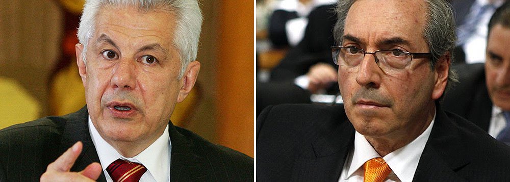 Comissão formada pelos deputados Arlindo Chinaglia (SP), José Guimarães (CE), Vicentinho (SP), Marco Maia (RS) e Geraldo Magela (DF) vai se reunir na próxima terça-feira para definir um calendário de negociações e quando o partido anunciará uma candidatura ao comando da Câmara; "A iniciativa do líder Eduardo Cunha, que nós respeitamos, foi no sentido de isolar o PT e, portanto, essa responsabilidade cabe exclusivamente a ele", disse Chinaglia