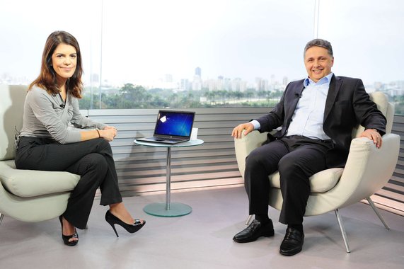 Bate-boca entre a Globo e Garotinho sobre o célebre caso de sonegação da emissora mostra uma coisa: esta história tem que ser esclarecida; é o que afirma Paulo Nogueira, do Diário do Centro do Mundo; para ele, as explicações da Globo são absolutamente inconvincentes; "São mais complexas do que a patética fala da apresentadora Mariana Gross em que ela garantiu, aos telespectadores, que a Globo paga o que deve. Garotinho se aproveitou de estar ao vivo numa entrevista para, sob a pressão de perguntas agressivas, devolver a acusação. O vídeo em que isso ocorreu viralizou na internet. Foi dar no YouTube, e lá a Globo vem tentando tirá-lo sem sucesso. Alguém posta de novo", afirma
 
 