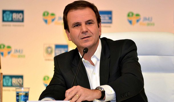 Há três anos, o Ministério da Educação (MEC) disponibilizou verbas para erguer as unidades no Complexo do Alemão, em Jacarepaguá e no centro; no entanto, a gestão de Eduardo Paes (PMDB) não indicou os terrenos; em nota, a Prefeitura disse que vai procurar áreas “com outros entes da Federação”