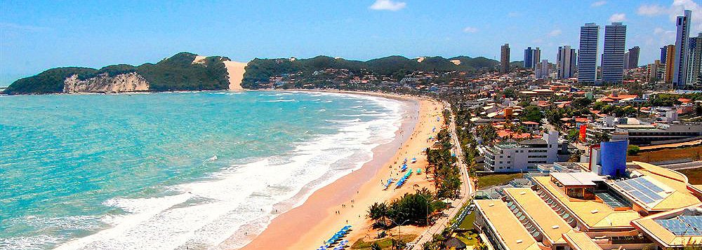 O setor de serviços do Brasil deixou para trás quatro meses de contração e cresceu com força em fevereiro; o Índice de Gerentes de Compras (PMI, sigla em inglês), divulgado nesta quarta-feira, 4, subiu a 52,3 em fevereiro, ante 48,4 em janeiro, indo acima da marca de 50 que separa crescimento de contração pela primeira vez em cinco meses; índice é o mais alto em 15 meses; destaque ficou para a categoria de Hotéis e Restaurantes
