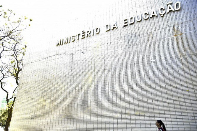 Gestores das IESs deveriam se acautelar diante da possibilidade (iminente) da deflagração de uma greve nacional dos docentes universitários. A primeira, aliás, desse segundo mandato da presidente Dilma