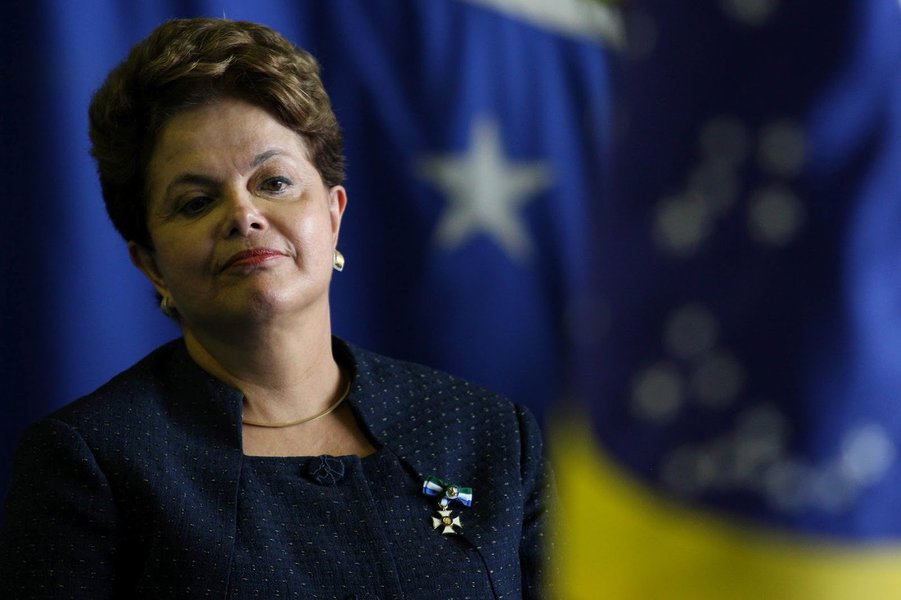 Já passou da hora do PT, da presidenta Dilma, responder à altura e com as armas que dispõe a todas as inverdades, escândalos e atrocidades que tem sofrido em plena democracia