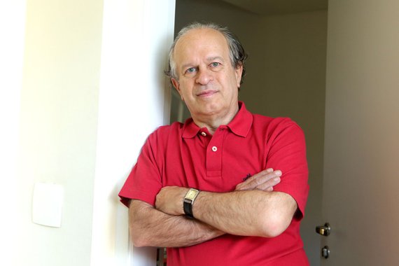 Respeitado pelo academia, o filósofo Renato Janine Ribeiro, que é mestre pela Sorbonne e professor-doutor da USP, tem discutido temas como a "nova política", a crise de representatividade e o teatro do poder, sob a influência dos meios de comunicação; na educação, ele defende currículos mais abertos, que permitam o desenvolvimento da criatividade; recebido de forma positiva, o novo ministro da Educação poderá, ainda, cumprir um papel importante: reaproximar o governo da presidente Dilma Rousseff dos intelectuais, no momento em que o PT se tornou alvo de uma escalada de ódio político