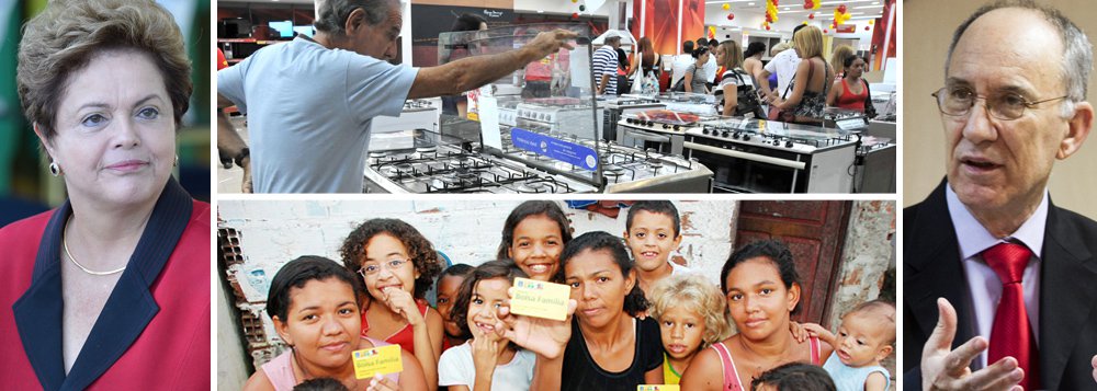 Campanha da presidente Dilma Rousseff à reeleição define seu principal slogan: Mais Mudanças; “É bom que a população queira mudança, porque quem tem condições de fazer isso somos nós”, diz presidente do PT; discurso eleitoral terá “dois pilares”, de acordo com Rui Falcão; “Consumo, emprego, salário e distribuição de renda de um lado, e programas sociais de outro”, pontuou; oposição será criticada por propostas que, para o PT, podem provocar desemprego para controlar a inflação; "Antes, não tinha crescimento, não tinha investimento, não tinha distribuição de renda"; debate econômico no centro da campanha