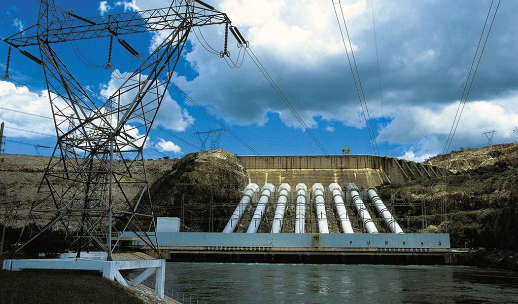 Resultado da estatal de energia reverteu o resultado positivo de um ano antes pressionada por custos maiores gerados por energia comprada para revenda