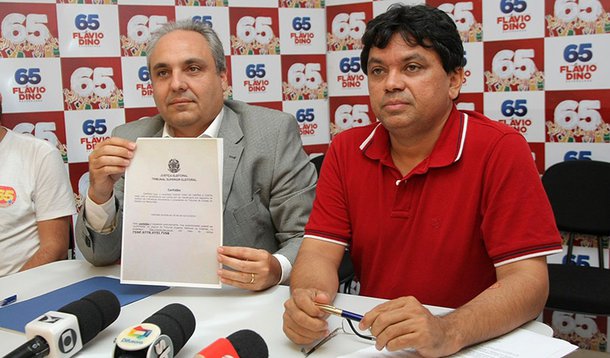 Em comunicado pelas redes sociais, o governador do Maranhão eleito do Maranhão, Flávio Dino (PC do B), fez o primeiro anúncio de quem deve compor seu secretariado; as pastas da Casa Civil e da Articulação Política e Assuntos Federativos serão ocupadas, respectivamente, pelo deputado estadual Marcelo Tavares e pelo jornalista Márcio Jerry; Ambos fizeram parte da coordenação da campanha que elegeu o comunista com 63,52% dos votos