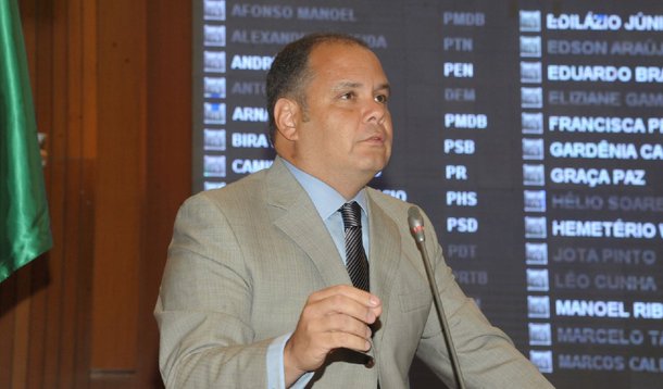 Líder do governo na Assembleia Legislativa, o deputado estadual Rogério Cafeteira (PSC) que "se a Assembleia recuar sem uma justificativa grande, vai passar atestado de que tem medo de Ricardo Murad"; segundo o parlamentar, enfrentar a CPI seria uma oportunidade para o cunhado da ex-governadora Roseana Sarney passar sua gestão na SES a limpo; "Será um palco para ele demonstrar o que fez [...] provar que realizou a administração que tanto propaga"
