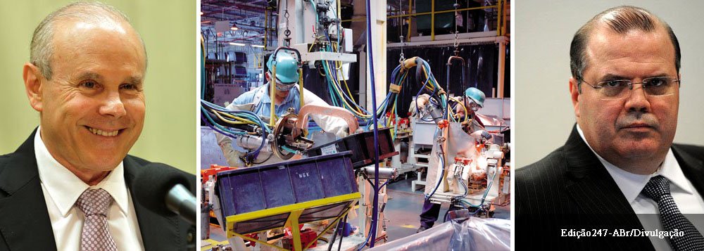 Guido Mantega, bastante animado, acredita que revisão para baixo do crescimento do PIB, feita pelo Banco Central, de Alexandre Tombini, pode não se concretizar; "Pode ser até que a gente consiga um pouco mais", disse o ministro da Fazenda, em São Paulo, sobre o crescimento projetado de 2,5%, contra 2,7% anteriormente; ele lembrou que alta acumulada nos últimos dez anos foi de 28%; para Mantega, País pode crescer economicamente mais 20% até 2022; "O investimento é um elevado multiplicador do PIB, é o que tem mais efeito na economia", declarou