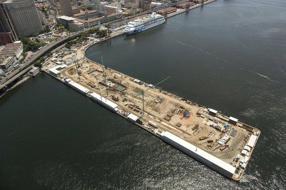 Representantes da Associação dos Usuários dos Portos do Rio de Janeiro e do Comitê Organizador do Jogos Olímpicos Rio 2016 se reúnem na próxima quarta-feira (6) para discutir o fechamento de acesso ao Porto do Rio durante as regatas olímpicas, como ocorreu em agosto do ano passado, em evento-teste na Baía de Guanabara; informação é do diretor-presidente da associação, André Seixas; segundo ele, o fechamento da baía gerou prejuízos, tanto que o Ministério Público Federal (MPF) no Rio de Janeiro instaurou inquérito civil público para averiguar o caso