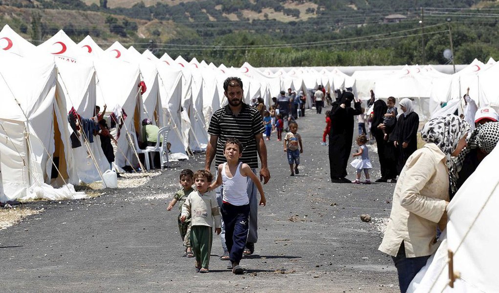 Os refugiados da Síria, metade dos quais crianças, equivalem atualmente a um quarto da população residente no Líbano, segundo a Acnur, que alerta que a maioria vive na pobreza e depende de ajuda para sobreviver