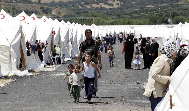 Os refugiados da Síria, metade dos quais crianças, equivalem atualmente a um quarto da população residente no Líbano, segundo a Acnur, que alerta que a maioria vive na pobreza e depende de ajuda para sobreviver