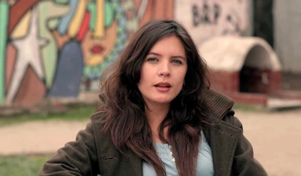 Musa chilena, a comunista Camila Vallejo assumiu na manhã desta terça-feira o cargo de no Congresso e se converteu na representante mais jovem da Câmara; ela integrará a Comissão de Educação; em passagem no ano passado por Santiago, o ex-presidente Lula disse que ela  representa um novo pensamento para a política latino-americana