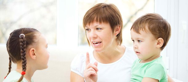 Primeiro os filhos, depois o trabalho. A grande onda da ocupação profissional feminina começa a diminuir seu ímpeto exatamente lá, onde começou: a Grã-Bretanha