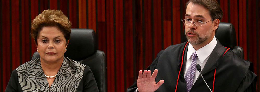 BRASÃLIA, DF, 13.05.2014: TSE/PRESIDÃŠNCIA - - CerimÃ´nia de posse do ministro JosÃ© Antonio Dias Toffoli, que assume a presidÃªncia do TSE (Tribunal Superior Eleitoral), substituindo o ministro Marco Aurelio Mello, nesta terÃ§a-feira (13), em BrasÃ­lia.