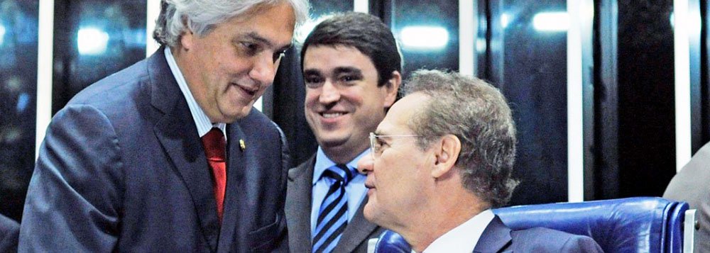 Na semana passada, os senadores aprovaram reajuste de até 78% para servidores do Judiciário; o presidente do Senado, Renan Calheiros afirmou que a votação sobre o MP vai depender das negociações entre servidores e governo; “Se houver negociação, melhor. Se não houver negociação, o parlamento não tem outra coisa a fazer senão apreciar o projeto”, disse; o líder do governo no Senado, Delcídio do Amaral (PT-MS), afirma que “ninguém questiona o direito” e a situação dos servidores do Judiciário, mas observou que a proposta atual será objeto de veto, com o risco de “começar tudo do zero”