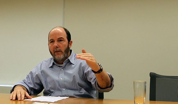 Mentor financeiro da campanha de Aécio Neves (PSDB), Armínio Fraga, ex-presidente do Banco Central, diz declarar 'guerra ao Custo Brasil', prega mobilização do capital privado e 'reestatização do Estado', critica 'populismo' e diz: 'Gosto de jogar no ataque. Passei muito tempo apagando incêndio'