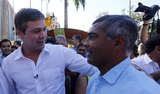 Segundo o presidente do PT-RJ, Washington Quaquá, na reunião entre o ex-jogador de futebol e deputado federal Romário (PSB-RJ) e o senador Lindbergh Farias (PT) ficou acertado que cada um vai tocar a sua campanha no apoio à Presidência da República, sem qualquer agressão mútua; recentemente, Romário fez críticas pesadas ao governo de Dilma Rousseff
