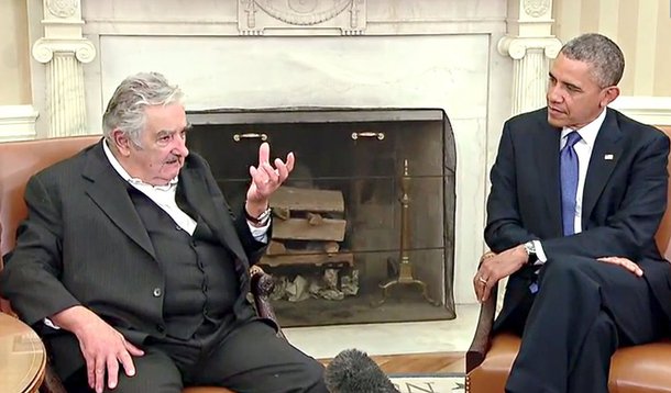 Presidentes do Uruguai e dos Estados Unidos não falaram com a imprensa sobre legalização da maconha e presos de Guantánamo, um dos principais pontos da agenda; na reunião na Casa Branca, Pepe Mujica, que se classificou como um "velho fumante", defendeu a adoção de políticas antitabagistas como uma "batalha pela vida"