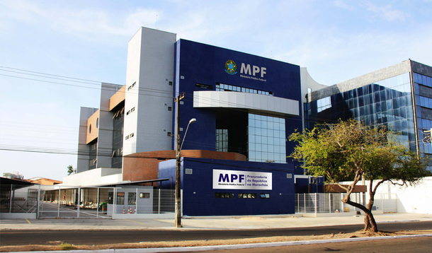Ministério Público do Maranhão (MPMA), por meio da Promotoria de Justiça de Igarapé Grande, ajuizou, em 15 de julho, Ação Civil Pública de Obrigação de Fazer, com pedido de liminar, contra o Estado do Maranhão requerendo a retomada, em 72 horas, do repasse de R$ 100 mil ao Município de Bernardo do Mearim, para o restabelecimento dos serviços de pronto atendimento, urgência e emergência no hospital municipal; atualmente, a unidade hospitalar está fechada devido à interrupção dos repasses estaduais, referentes à área de saúde