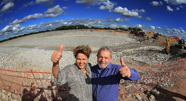 Ex-presidente comemora ida da presidente Dilma a Cabrobró, Pernambuco, na sexta-feira 21, quando irá inaugurar o primeiro reservatório e a primeira estação de bombeamento da transposição do rio São Francisco, que atenderá cerca de 12 milhões de famílias do semiárido nordestino; "Esse projeto aguardou séculos, desde o Brasil Império, para ser tratado como prioridade e sair do papel, o que começamos a fazer em 2007. Agora, colhemos os primeiros frutos", publicou Lula no Facebook