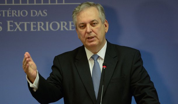 A Comissão de Relações Exteriores e de Defesa Nacional da Câmara dos Deputados vai realizar audiência pública na quarta-feira (19) com o ministro das Relações Exteriores, Luiz Alberto Figueiredo Machado para discutir temas como a criação do banco de desenvolvimento dos Brics e as declarações da presidente Dilma Rousseff sugerindo o diálogo como alternativa para conter o avanço do terrorismo islâmico no Oriente Médio