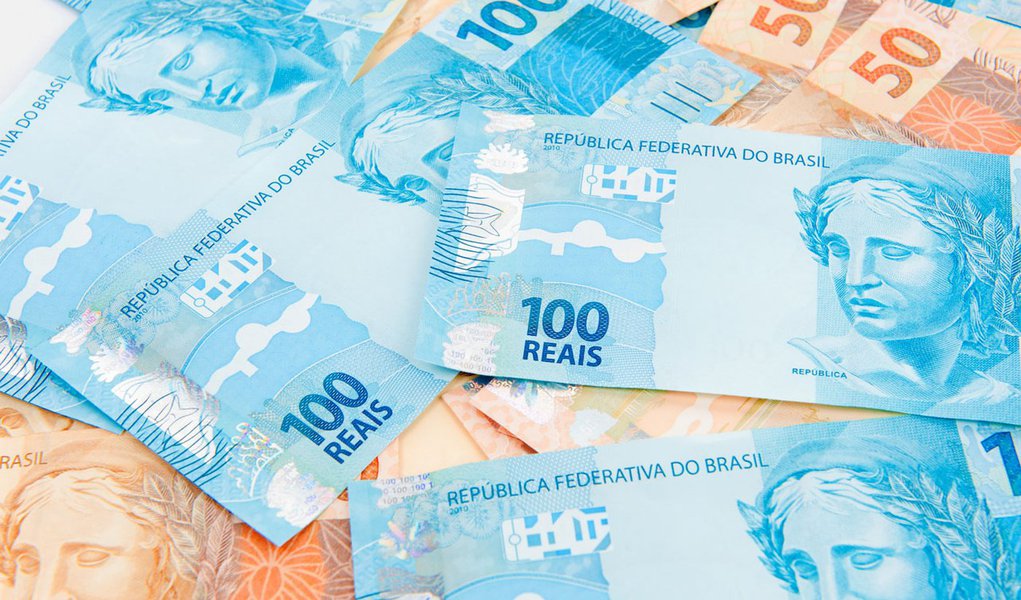 O retrato das finanças dos municípios fluminenses em 2012, indica que os serviços e royalties elevaram as receitas dos municípios do estado do Rio de Janeiro em 6,6% em relação a 2011, totalizando R$ 40,97 bilhões; os dados forma registrados no anuário Finanças dos Municípios Fluminenses