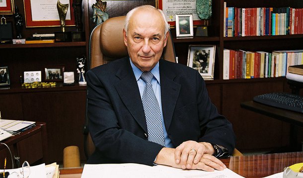 Jurista afirma que a liberdade de imprensa está em perigo com o projeto defendido pelo governo de Dilma Rousseff: “Além de não ser o momento de discuti-los, fica-se com a impressão que o governo, em conjuntura delicada, na qual se examina sua moralidade, pretende calar a imprensa”