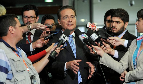 O presidente do Senado, Renan Calheiros (PMDB), garantiu nesta quarta (23) que a sua PEC que cria uma autoridade fiscal não conflita com as atribuições constitucionais do TCU; segundo ele, o cargo será ocupado por um “técnico” que deverá obedecer a critérios pré-definidos para ser nomeado; “A autoridade fiscal independente não tem nenhum caráter normativo ou judicial. É uma autoridade que vai acender a luz amarela toda vez que tiver necessidade. Ela não vai competir com ninguém. Não é uma instância para conflitar com absolutamente ninguém, muito menos com o Tribunal de Contas da União. O TCU é um órgão auxiliar do Legislativo. Ao final, cabe ao Legislativo aprovar ou reprovar as contas”, disse