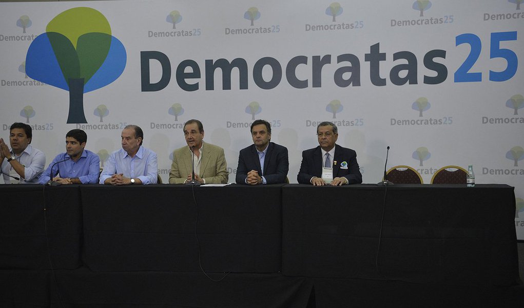 Democratas votarão no tucano para a Presidência da República e o senador José Agripino (DEM) será o coordenador da campanha. Em plena segunda-feira e com jogo no Mané Garrincha, convenção do partido foi realizada em hotel e contou com poucos militantes