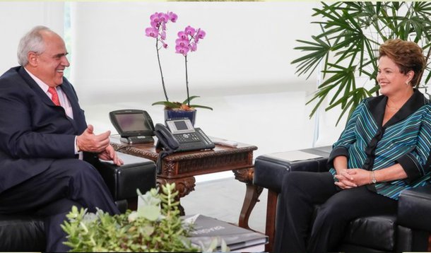 Secretário-geral da União de Nações Sul-Americanas (Unasul), Ernesto Samper, se reuniu nesta segunda-feira 10 com a presidenta Dilma Rousseff e disse que a Unasul vai seguir vigilante e atuante em relação a casos comprovados de ameaça de ruptura da ordem democrática nos países que compõem o grupo; ele disse ainda que o Brasil tem papel importante como um grande articulador do equilíbrio regional